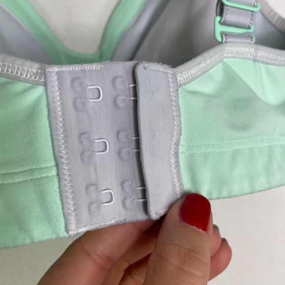 Lululemon Ta Ta Tamer III Bra in Mint Green size 34D - Picture 6 of 7